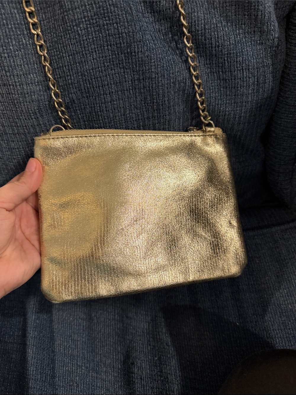 Elegant Metallic Gold Chain Crossbody Bag for Women - Picture 2 of 6